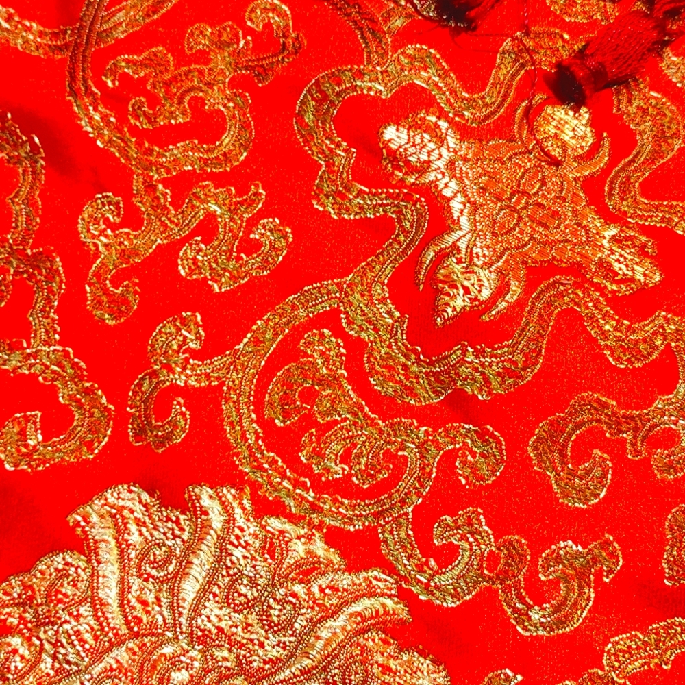 Red & Gold Table Runner - Picture 2 of 3